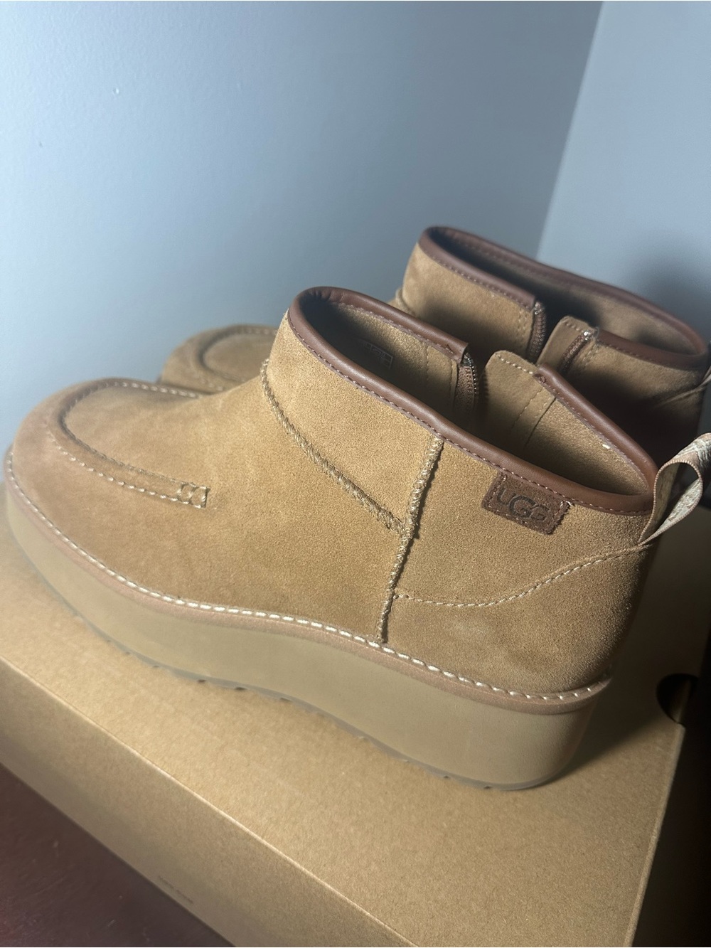 Rare New UGG Boots Women Size 9 1/2 with Side Zip